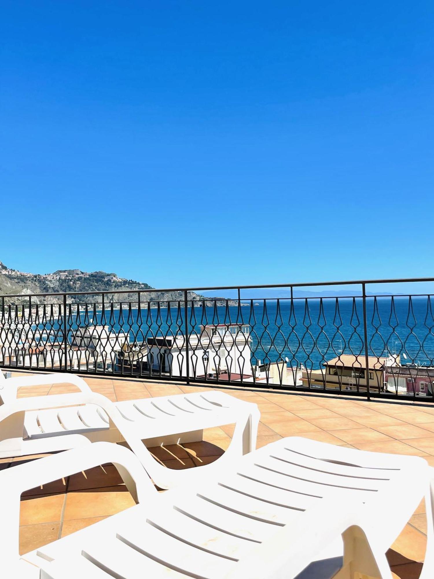 A Tirrazza * Giardini Naxos